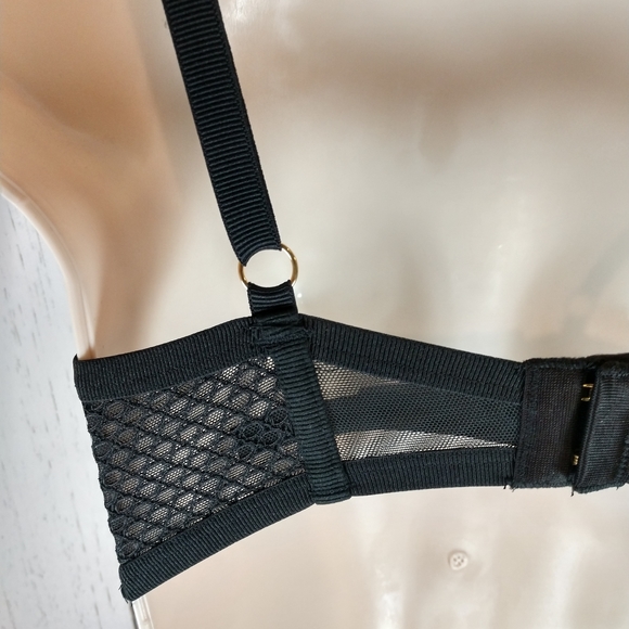 Victoria's Secret Fishnet Lace Push-up Bra - Picture 7 of 11